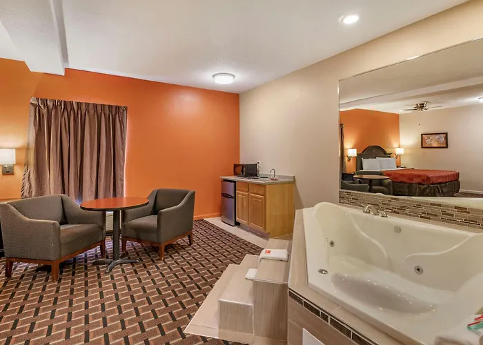 Econo Lodge Inn & Suites Granite City - St Louis