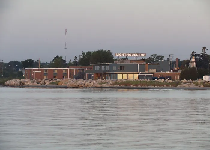Lighthouse Inn - Two Rivers