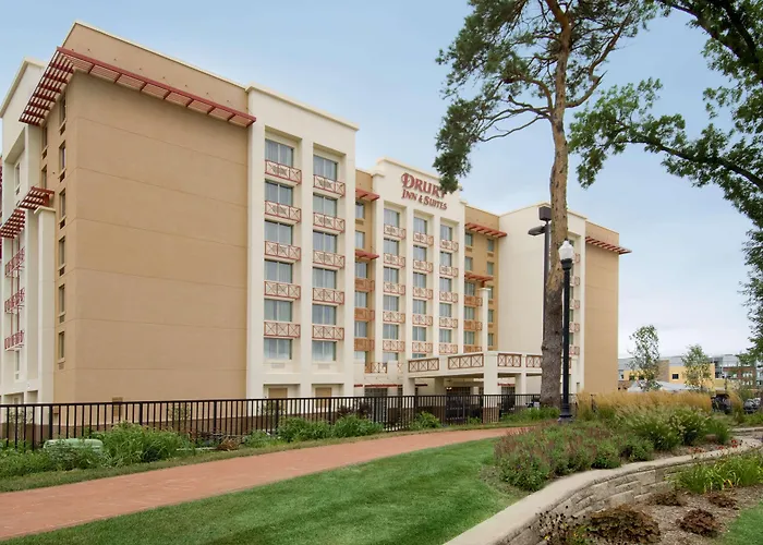 Drury Inn & Suites
