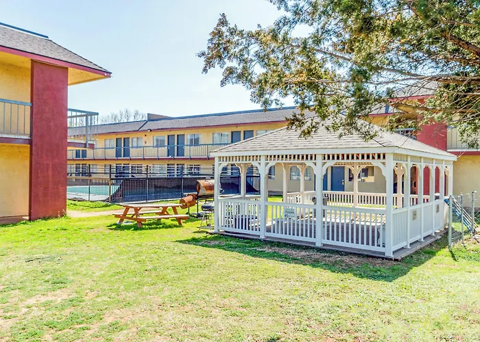 Castle Inn & Suites By Oyo Chickasha