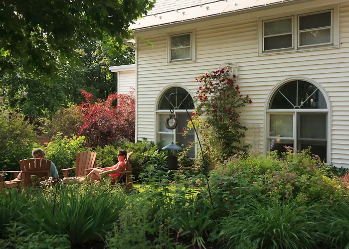 Lang House On Main Street Bed & Breakfast