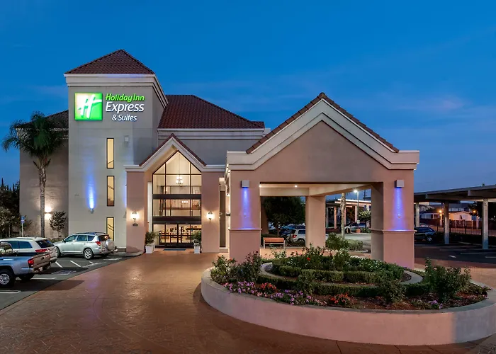 Holiday Inn Express & Suites By Ihg