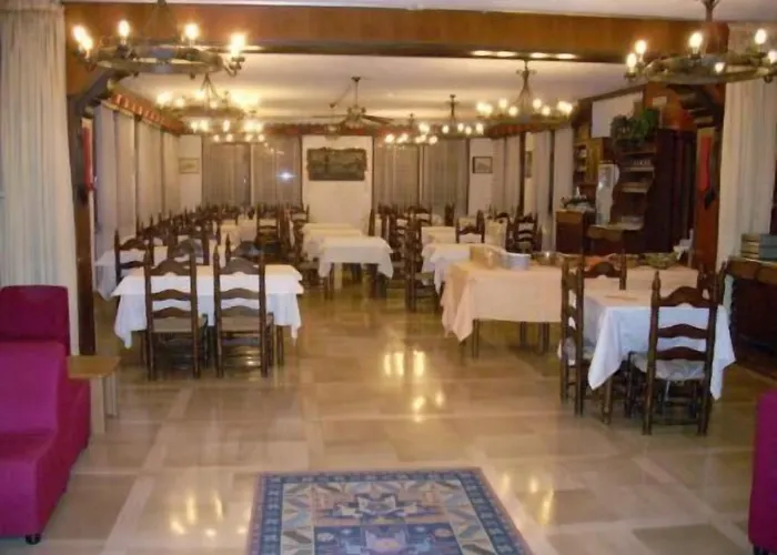 Dujany Hotel Nus