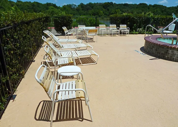 Americas Best Value Inn - Gun Barrel City
