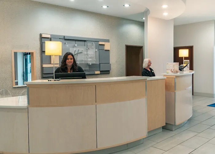 Holiday Inn Express & Suites By Ihg