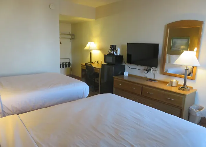 Baymont By Wyndham Fargo Hotel