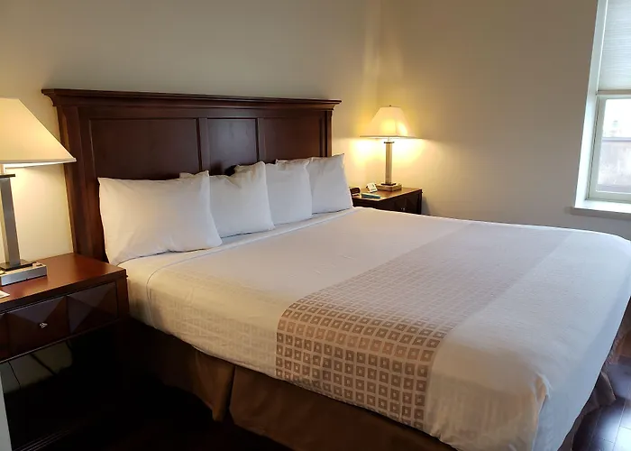 Grand Eastonian & Suites