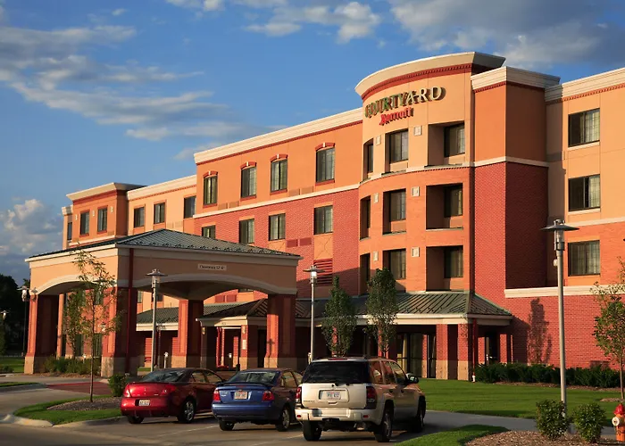 Courtyard By Marriott Omaha Aksarben Village
