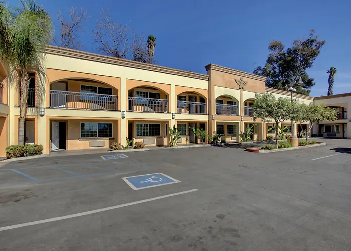 Thunderbird Lodge