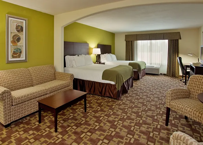 Holiday Inn Express & Suites Kansas City Sports Complex By Ihg