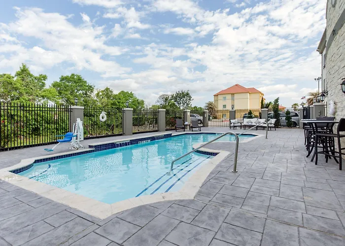 Holiday Inn Express Houston-Alvin By Ihg