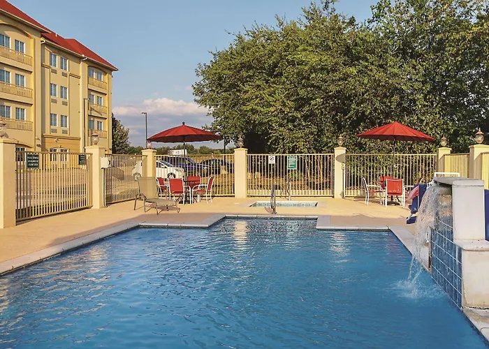 La Quinta Inn & Suites By Wyndham South Dallas -