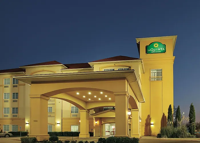 La Quinta Inn & Suites By Wyndham South Dallas -