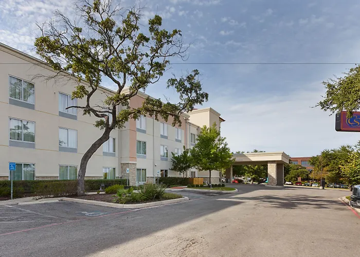 Comfort Suites Medical Center Near Six Flags