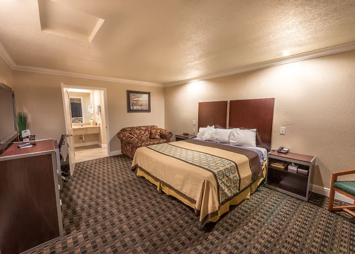 Edge Water Inn