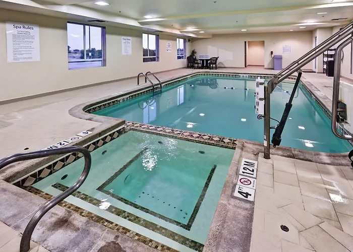 Holiday Inn Express Northwest Maize By Ihg