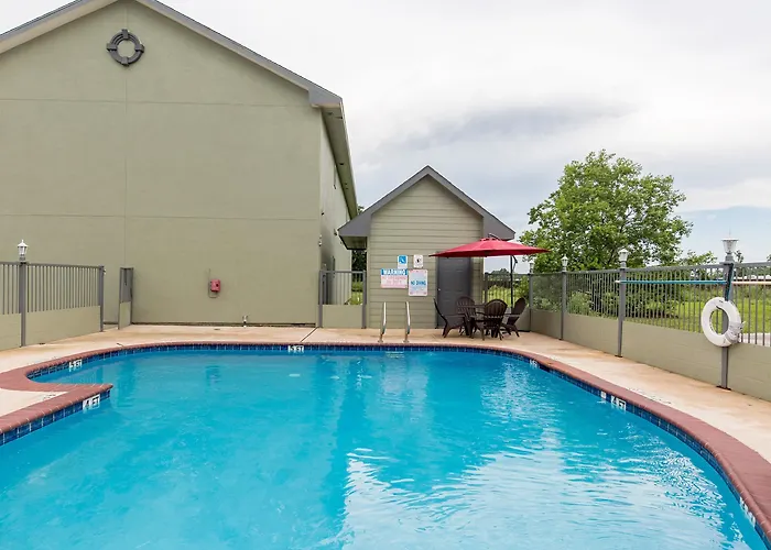 Quality Inn & Suites Bridge City Orange