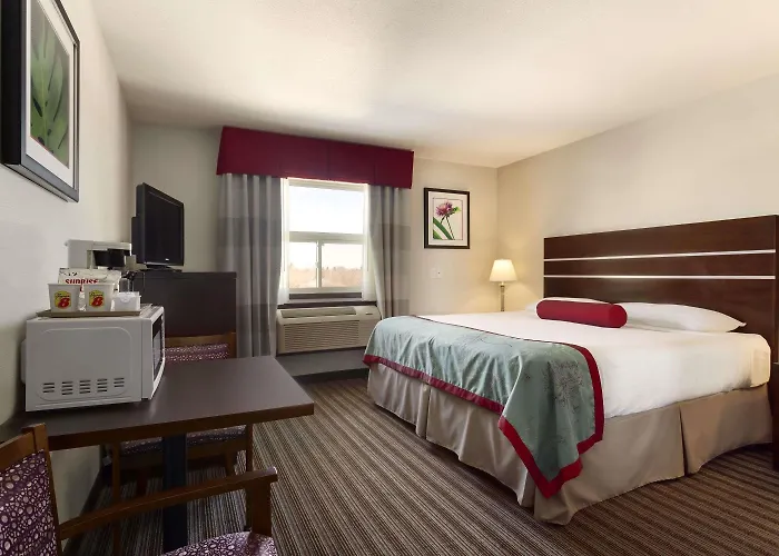 Super 8 By Wyndham Saskatoon Near Downtown