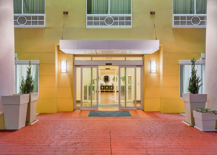 Holiday Inn Express And Suites Alpine By Ihg