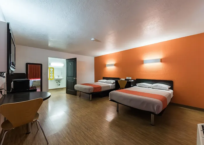 Motel 6-Uvalde, Tx