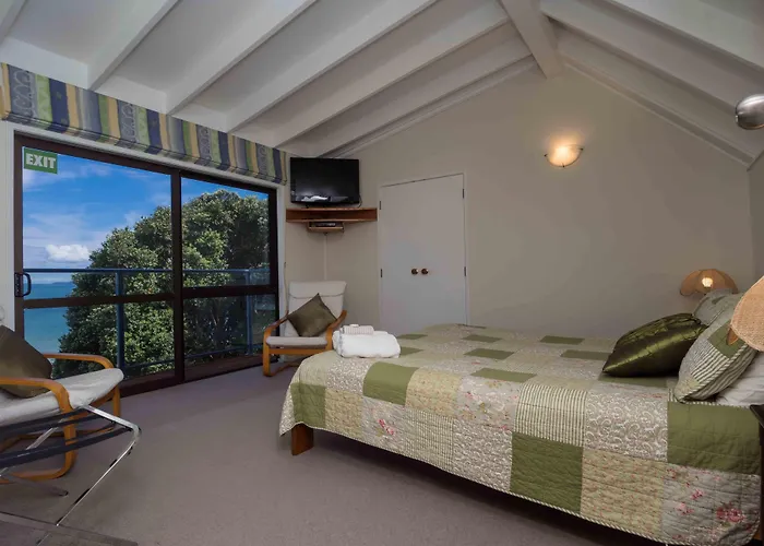By The Bay Beachfront Apartments Mangonui