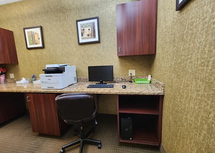 Expressway Suites Minot