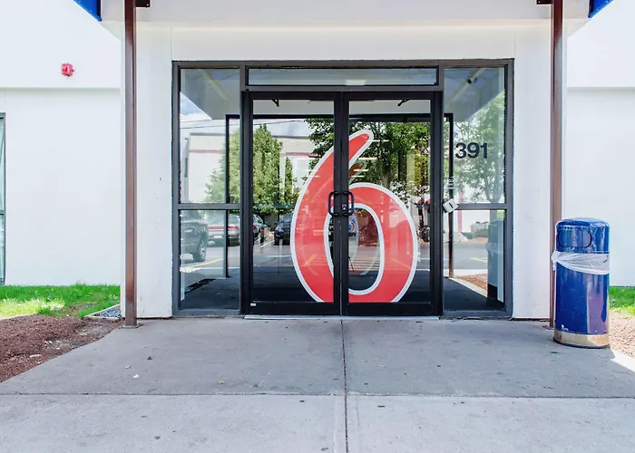 Motel 6-, Ma