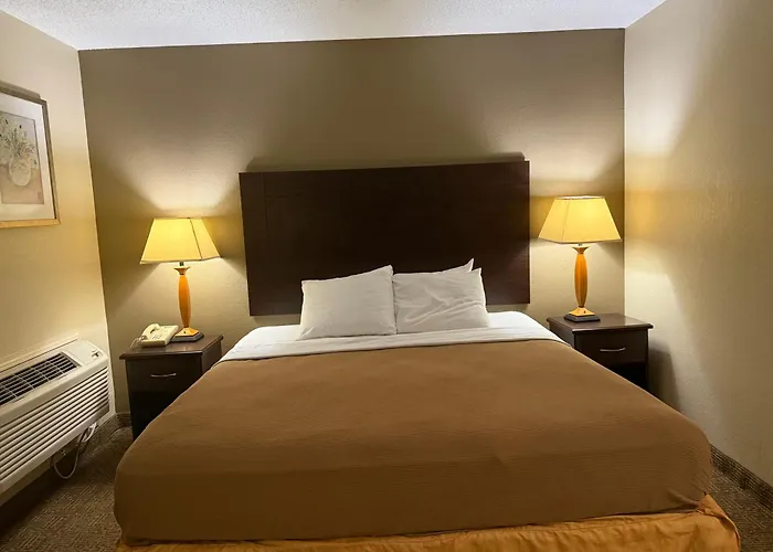 Clinton Inn & Suites
