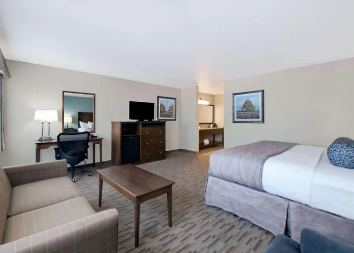 Baymont By Wyndham Minot