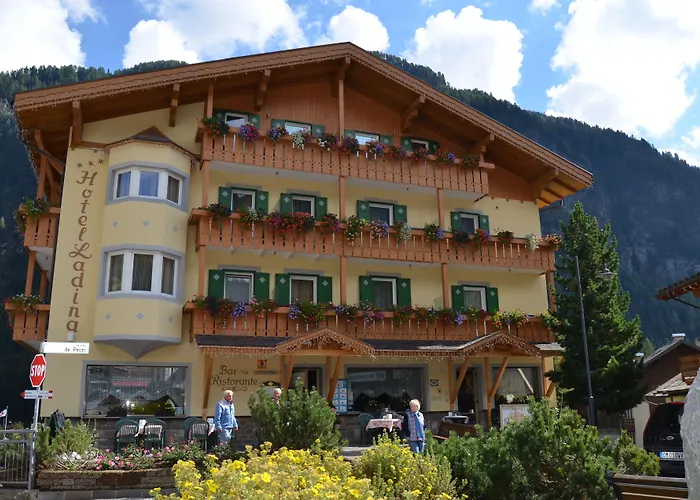 Hotel Ladina Campitello di Fassa