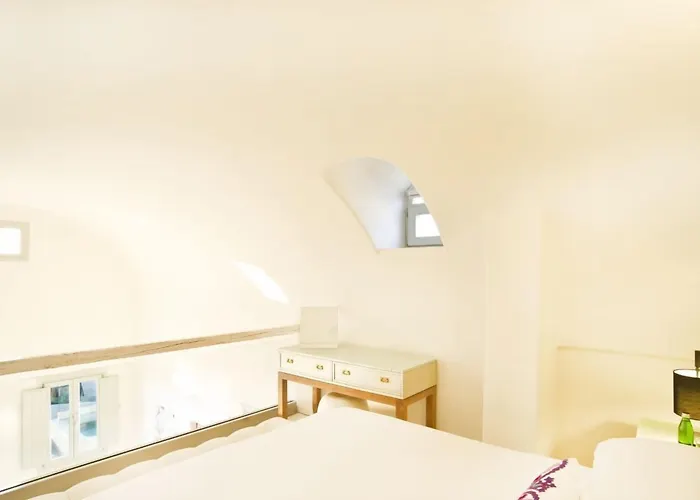 Allure Suites Fira 