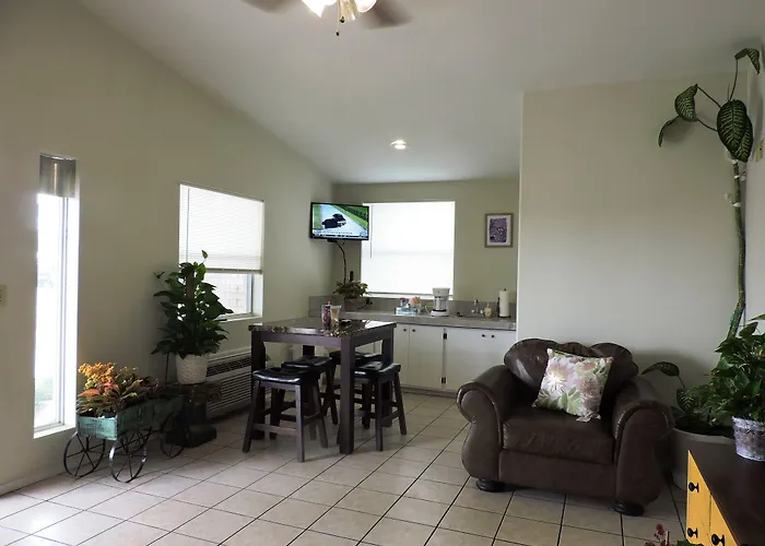 Riata Inn - Crystal City