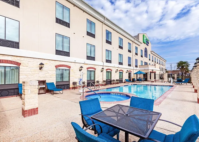 Holiday Inn Express Hotel & Suites Floresville By Ihg