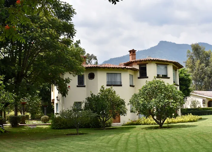 Casa Bugambilia, Un Pequeño Hotel en Tepoztlán