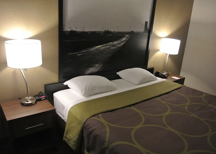 Super 8 By Wyndham Lloydminster