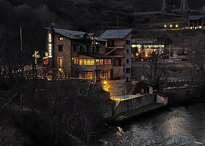 Les Nous Hotel