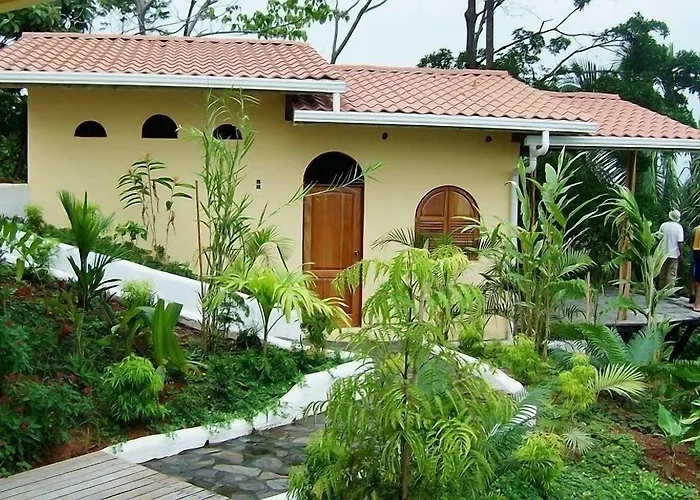 Lagunavista Villas Carate