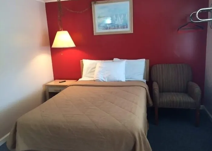Fels Three Crown Motel