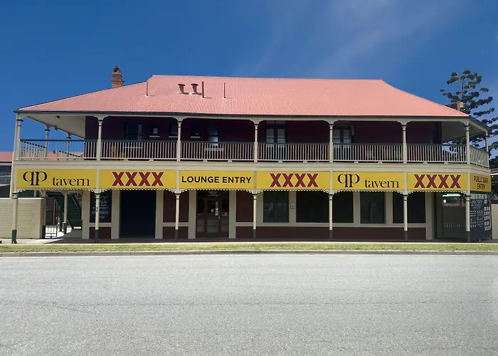 Queensport Tavern And Motel