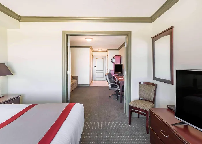 Ramada By Wyndham Hinton