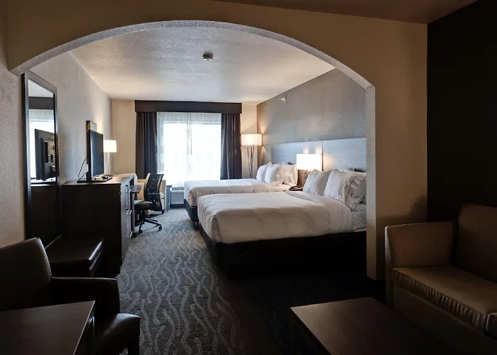 Holiday Inn Express & Suites Manhattan By Ihg