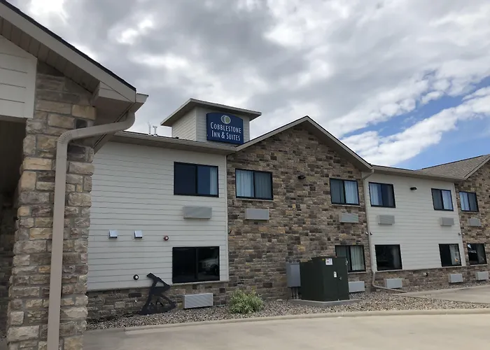Cobblestone Inn & Suites - Denison | Oak Ridge