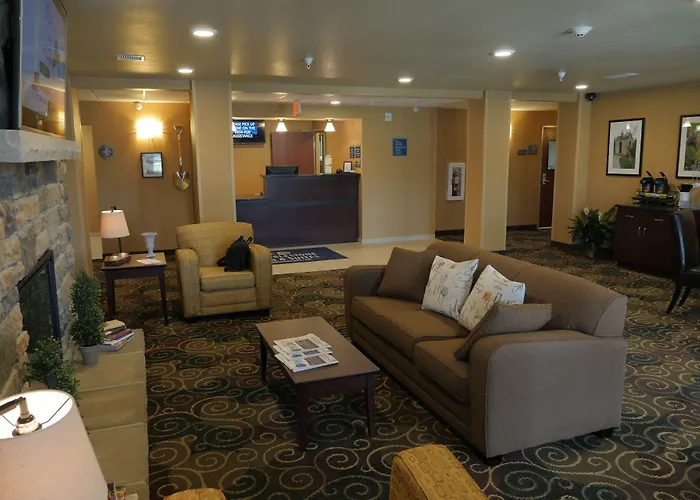 Cobblestone Inn & Suites-Winterset