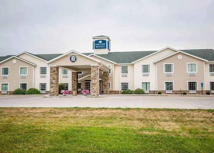 Cobblestone Inn & Suites-Winterset