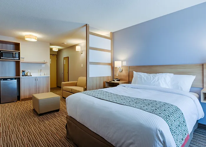 Microtel Casselman