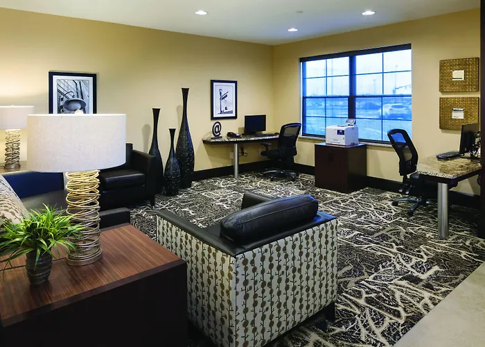 Clubhouse Hotel & Suites Fargo