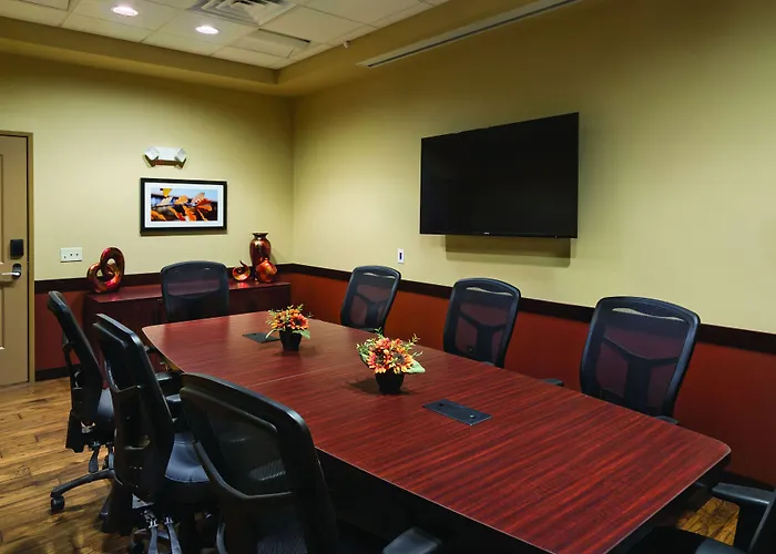 Clubhouse Hotel & Suites Fargo