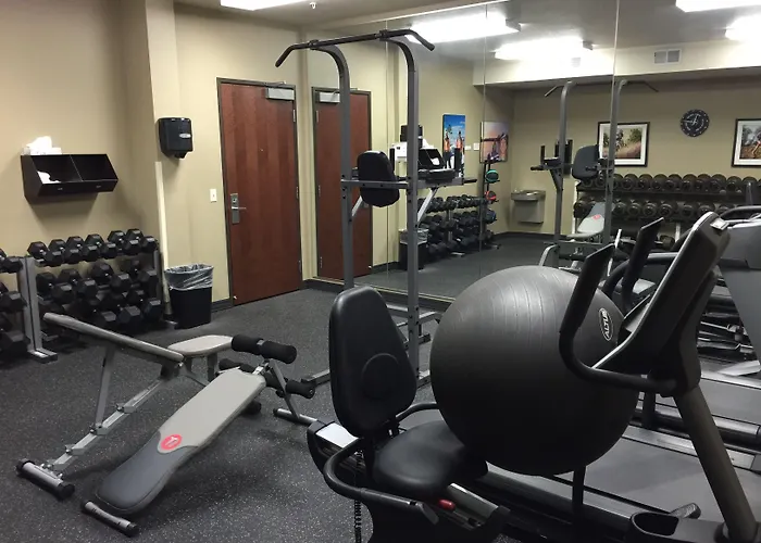 Roosevelt Inn & Suites