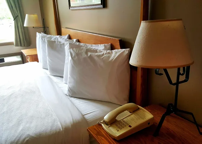Lodging On The Square