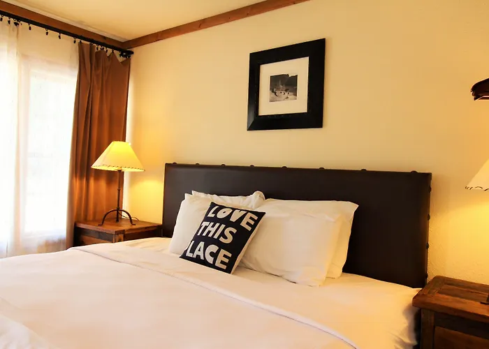 The Maverick Inn Alpine